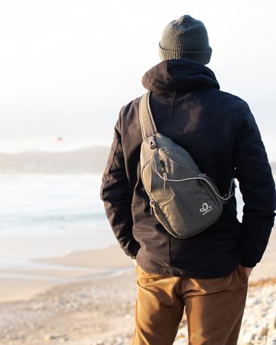 Side mesh pocket detail