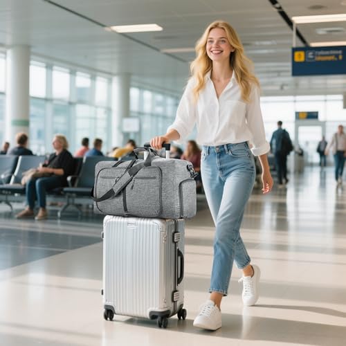 Weekender bag with padded handle