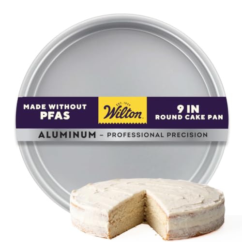 Wilton Aluminum Round Cake Pan Set silver view