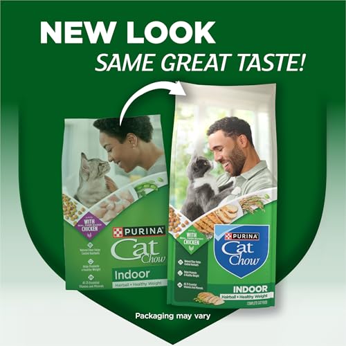 Front of 3.15 lb Purina Cat Chow bag