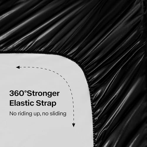 Folded BEDELITE satin bed sheets in black