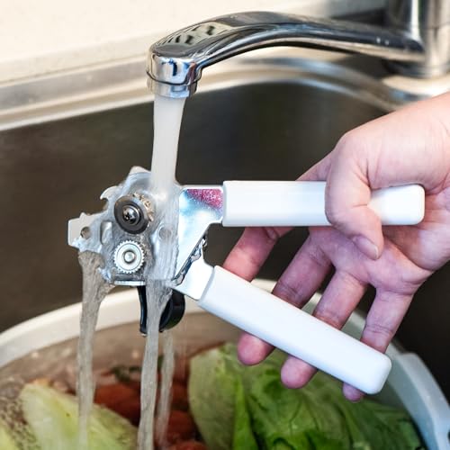 Wonforic COM-1 can opener used on a food can