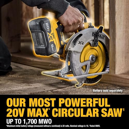 Cordless saw battery port area