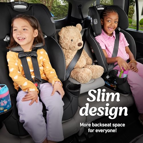 Graco SlimFit harness and buckle detail