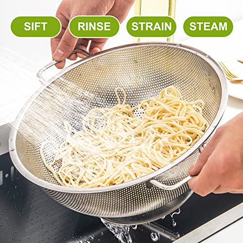 Gulex colander used for rinsing fresh berries