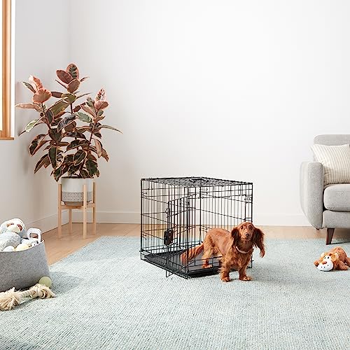 Manual locking mechanism on Basics wire crate door