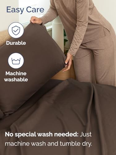 Folded flat sheet and pillowcase bundle