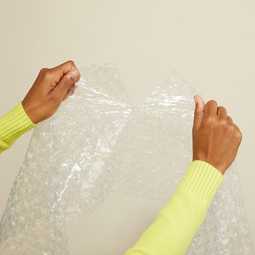 Basics bubble wrap roll in vertical position