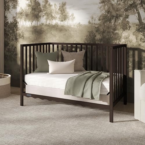 Full-size perspective of Dream On Me crib
