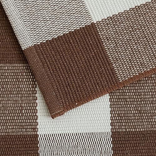 CAINANEL rug displayed on outdoor porch surface