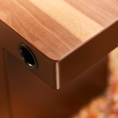 Close up of the snare texture on the Meinl cajon