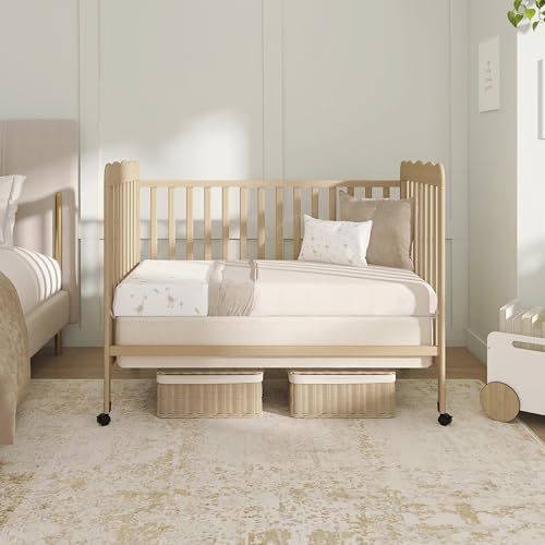 Safety hardware on the Dream On Me Carson 3-in-1 crib