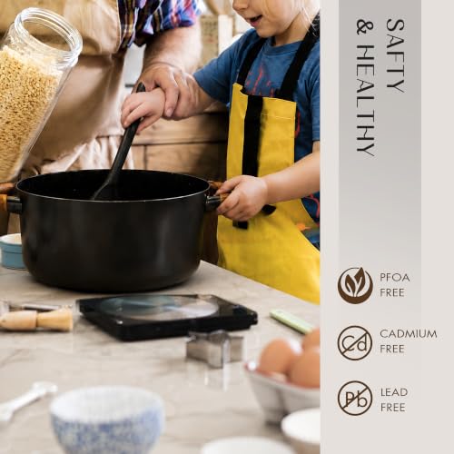 CAROTE stockpot with built-in pour spout