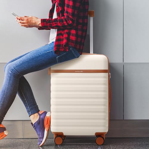 Toiletry bag included with UKEIN luggage set