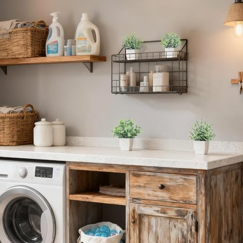 Der Rose greenery set arranged on a kitchen counter