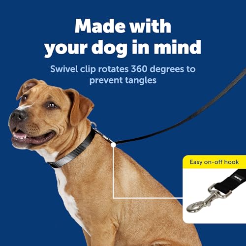 Close up of black nylon material on PetSafe leash