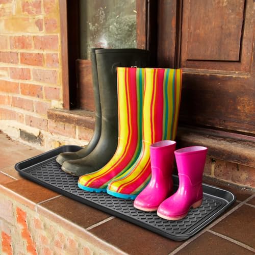 Raised edge detail of boot tray