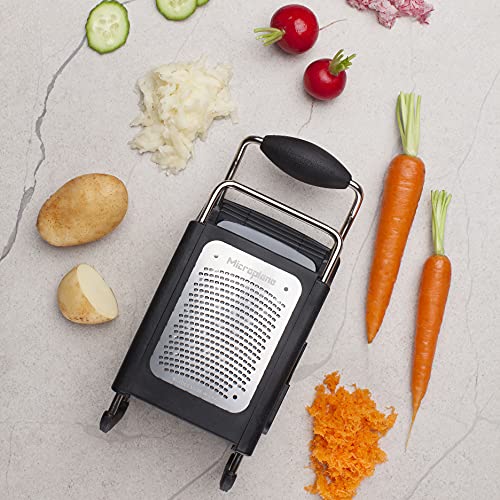 Microplane box grater with protective storage cover
