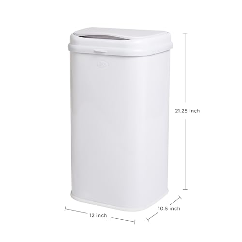 Ubbi Adult Diaper Pail closed lid detail