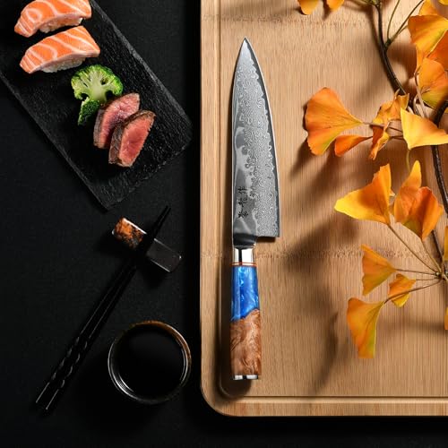 Close up of Damascus steel pattern on Atumuryou knife
