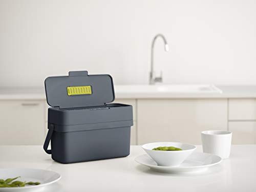 Close up of the adjustable air vent on the Joseph Joseph Compo lid