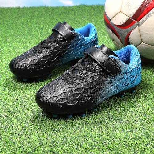 Cleat traction pattern on bottom of shoe