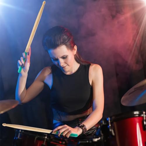 Drummer holding Suwimut 5A maple sticks