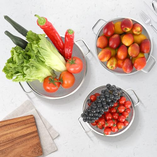 Kteniy kitchen colander filled with fresh vegetables
