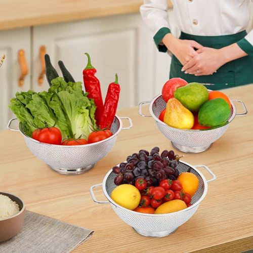 Interior view of Kteniy 3QT colander C1
