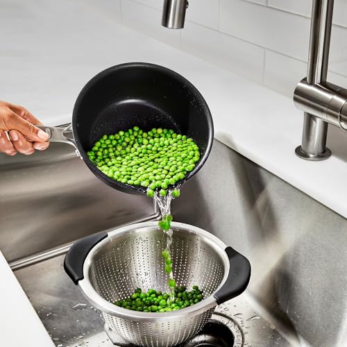 Strainer with non-slip handles