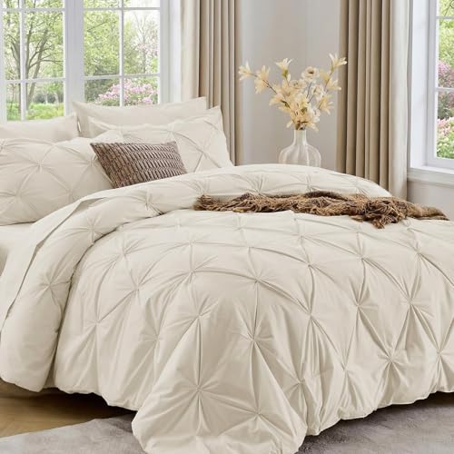 Sasttie Queen Pintuck Comforter Set in beige