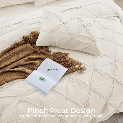 Sasttie comforter queen size top view