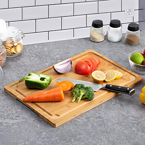 Cutting board with integrated juice groove