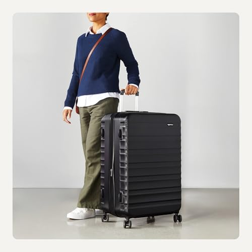 Interior organizational layout with zippered pockets