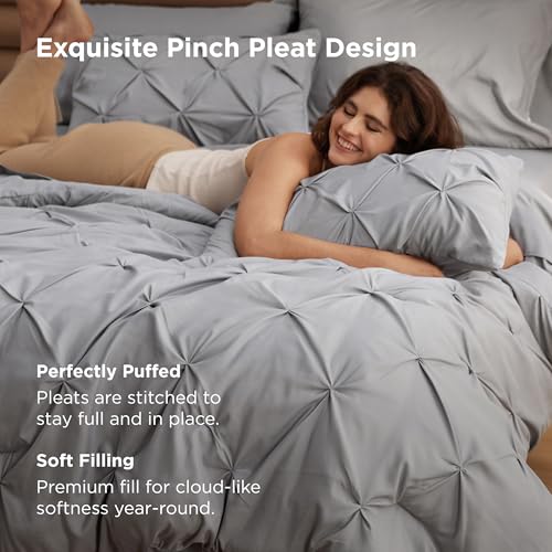 Pinch pleat design detail