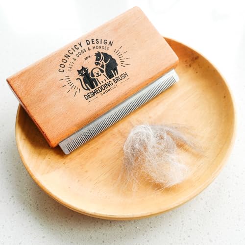 Ergonomic wood handle of Cooncicy grooming tool