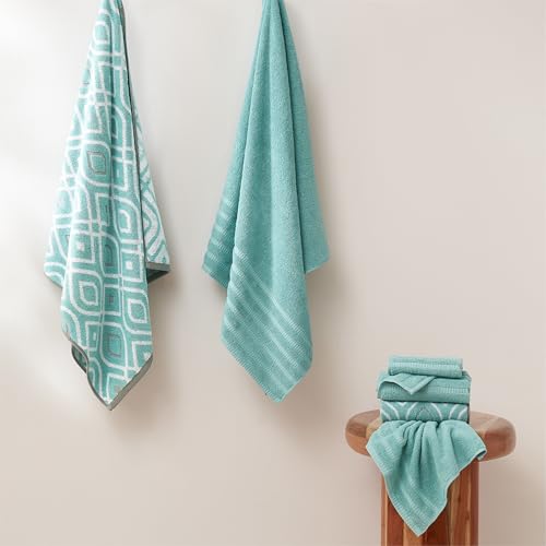 Modern Threads bath towel with diamond pattern