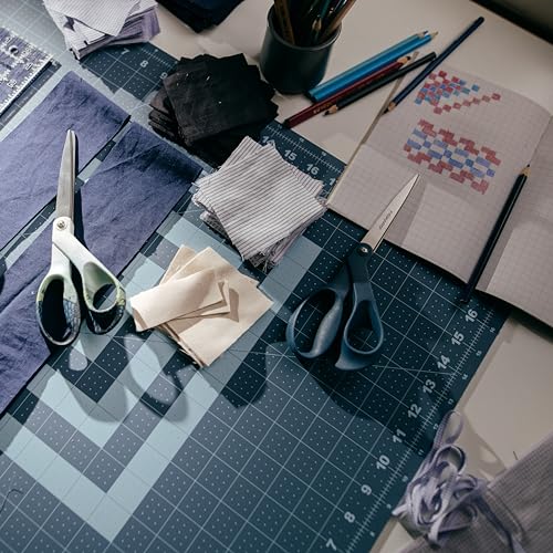 Close up of Fiskars mat corner and measuring grid