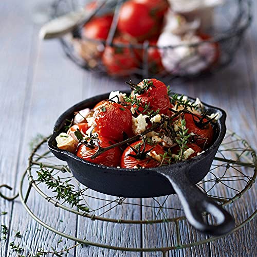 Simple Chef cast iron set with included cookbook