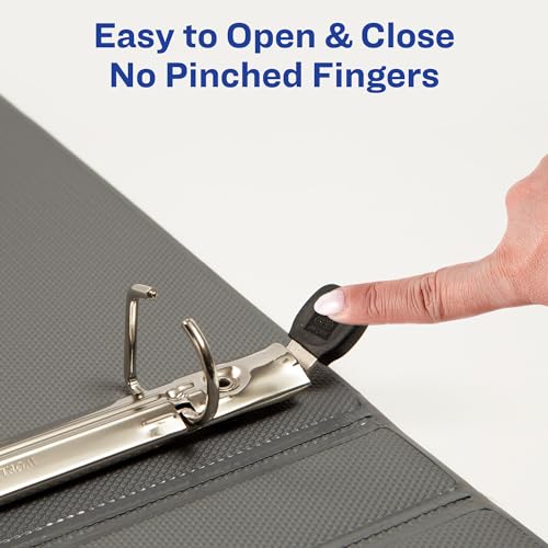 Internal pockets of Avery Heavy-Duty binder