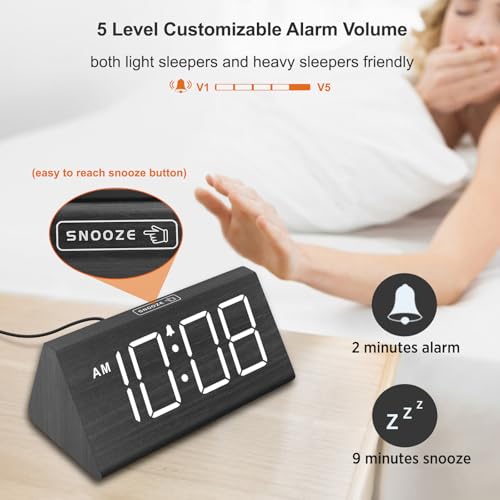 DreamSky alarm clock display with DST indicator