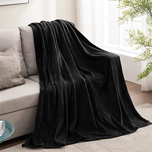 BEDELITE fleece blanket in a living room setting