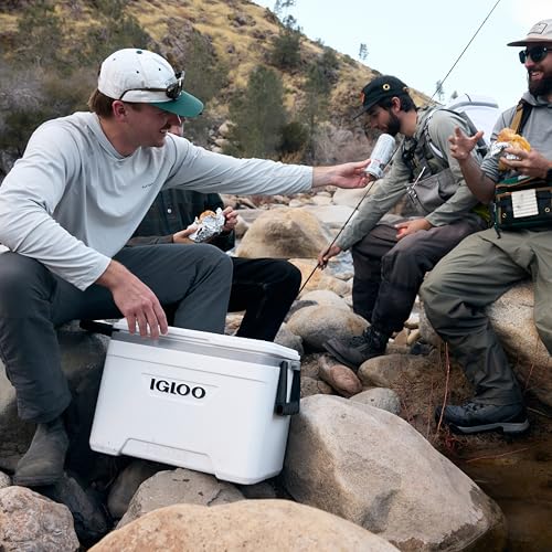 Igloo Marine Ultra 25 Qt white exterior finish