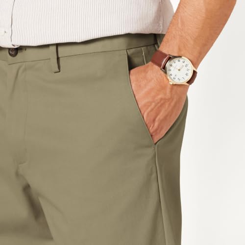 Detail of waist and button closure