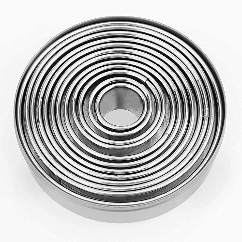 Stainless steel round cutters in tin box