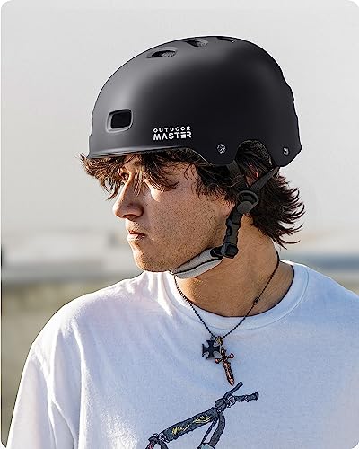 OutdoorMaster multi-sport helmet in black finish