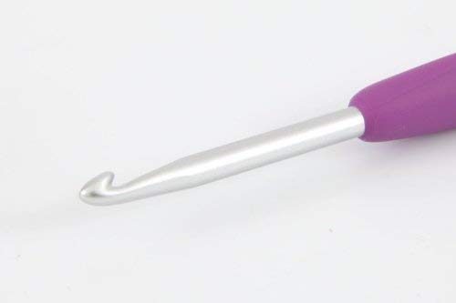 4.0mm size marking on Clover crochet hook
