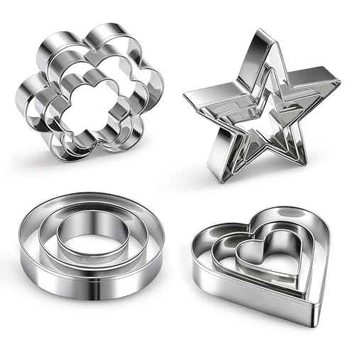Gratriched stainless steel cookie cutter set in silver