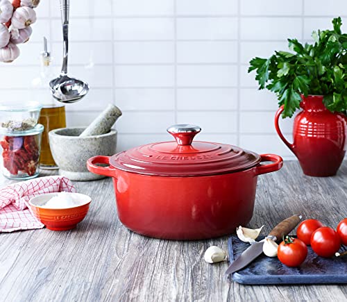 Le Creuset lid and handle detail