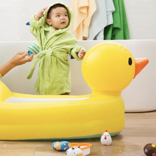 Textured non-slip bottom of Munchkin tub